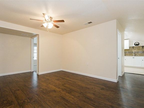 5th image of 404 Hitt St