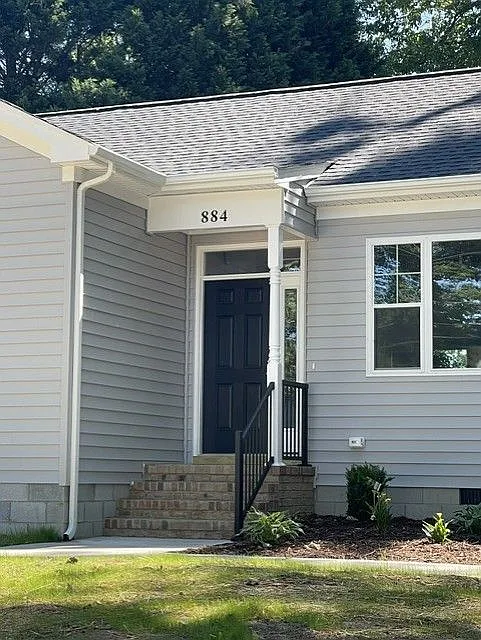 3 bed, 2.0 bath, 1340 sqft, $2,350 — Photo 3