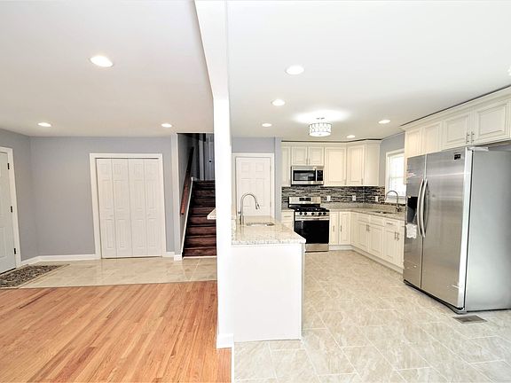 5th image of 14801 Dorchester Ave