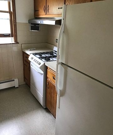 4th image of 2511 119th St APT 2E