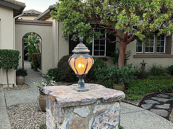 4th image of 1600 Stone Canyon Dr