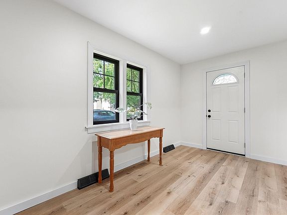 4th image of 127 S 9th St