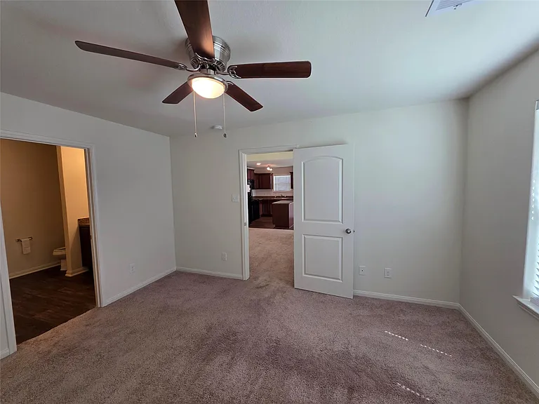 723 Crystal Lakes Dr — Photo 21
