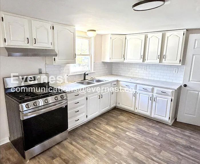 260 Sadonia Ave — Photo 2