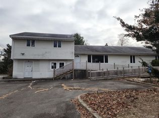 624 Montauk Hwy, West Islip, NY 11795