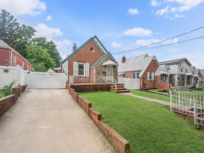 82-72 164th Place, Jamaica, NY, 11432