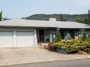 748 NE Savage St, Grants Pass, OR 97526