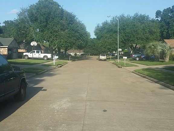 5th image of 410 Boone Ct