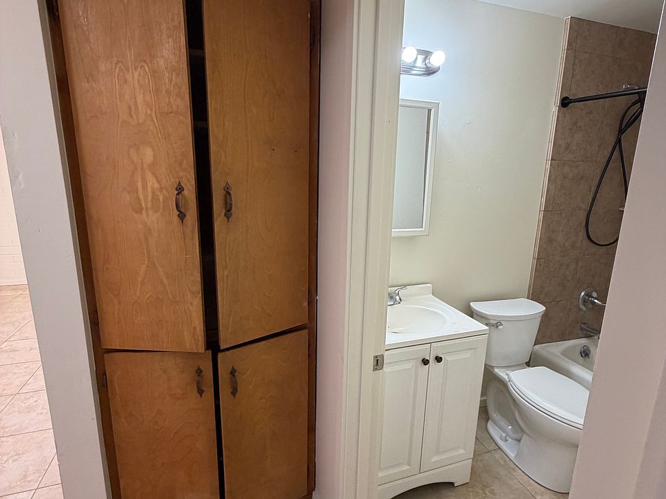 1st image of 149 S Jefferson St #2