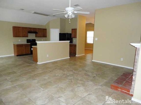 5th image of 908 Cedar Creek Dr