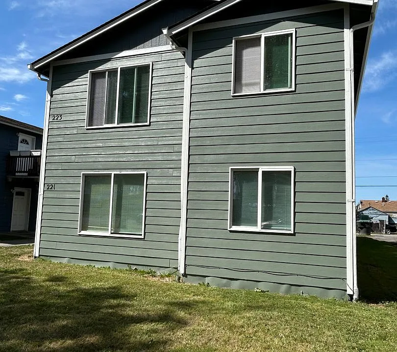 221-223 Oregon Way