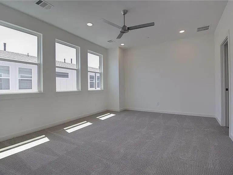 2310 N Carroll Ave #105 — Photo 12