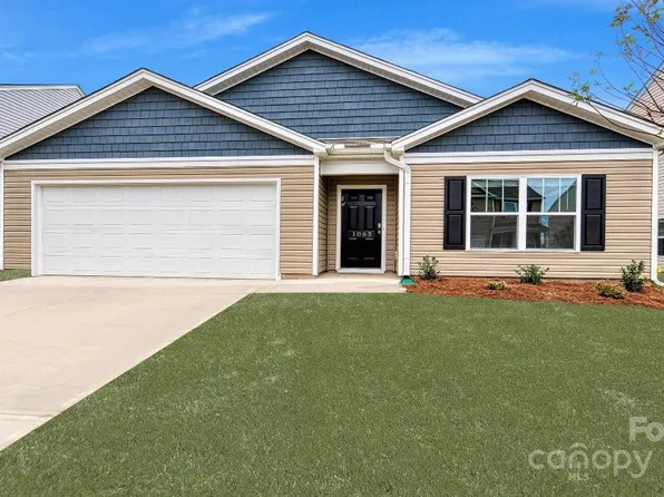 75 Creekwalk Ln, Waynesville, NC 28785