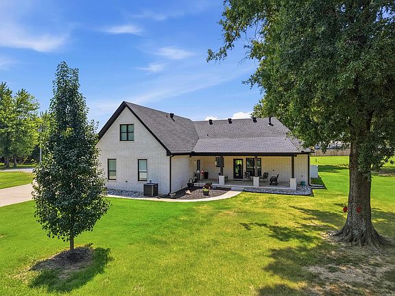 5th image of 29 Country Meadows Dr