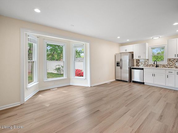 5th image of 3602 Eastside Dr