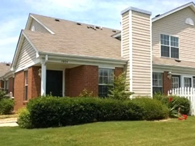 1904 Westgate Cir — Photo 1