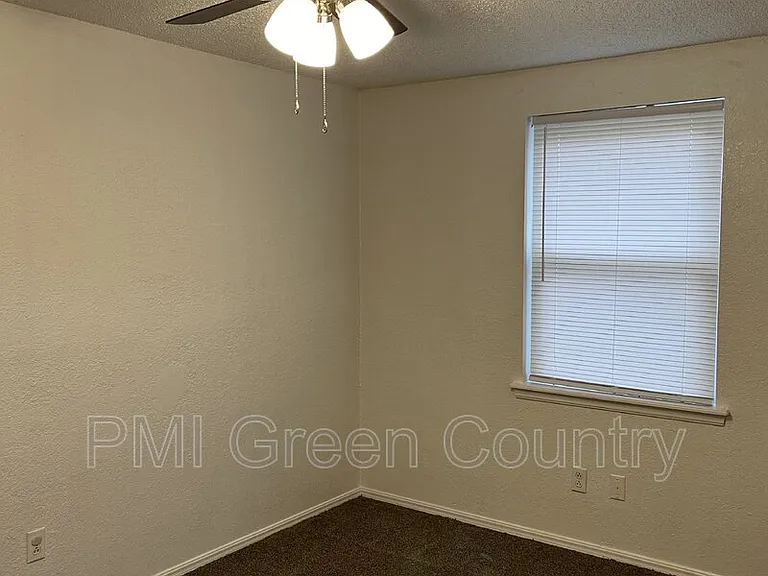 318 E Redwood St #72-4 — Photo 13