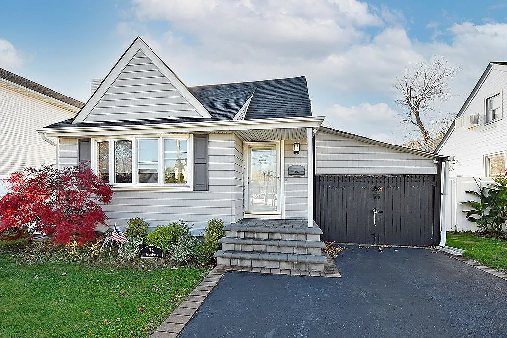 72 Beach Dr photo 1