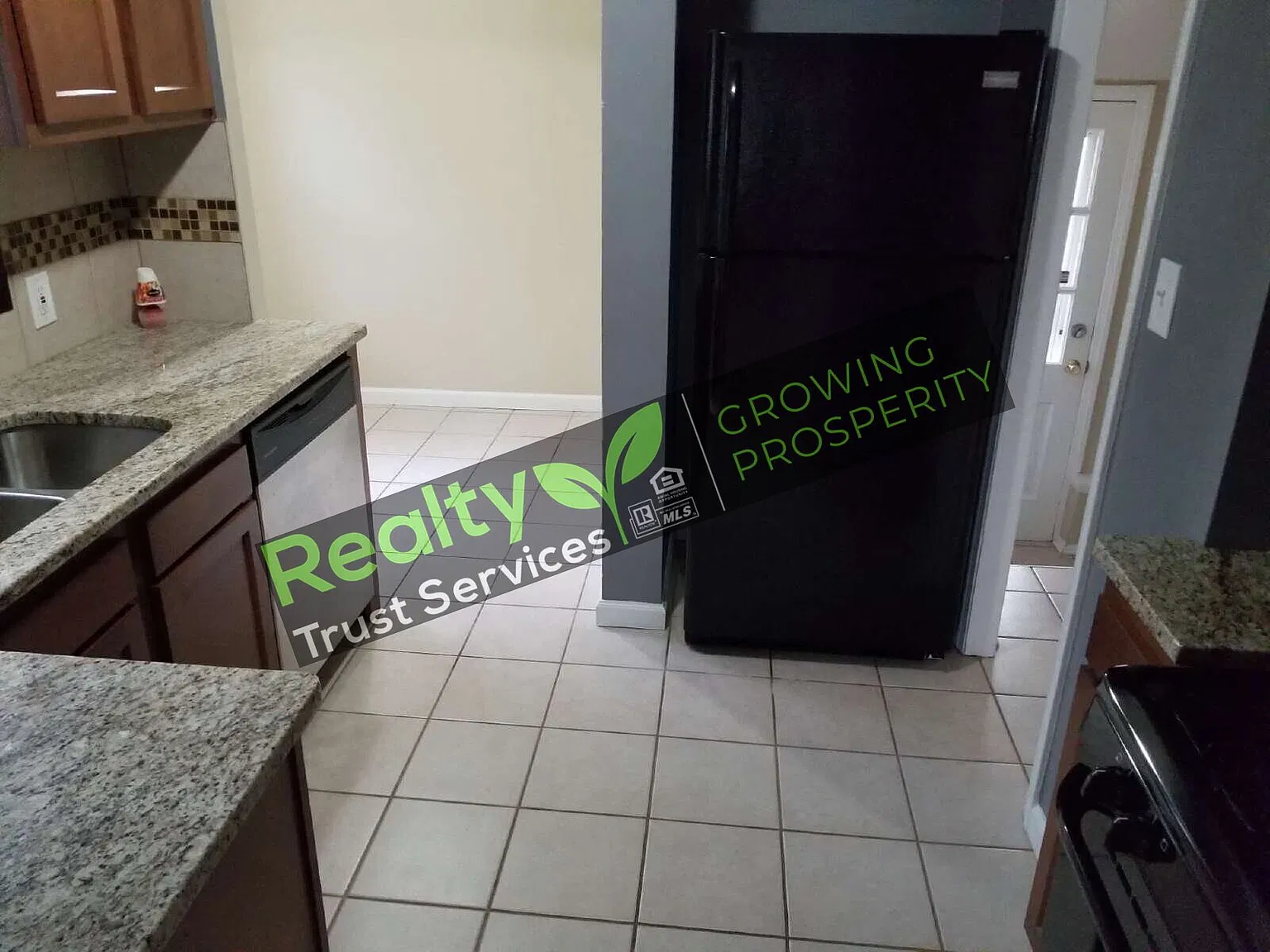 3708 Monticello Boulevard Cleveland Heights OH 44121 - 3708 Monticello Boulevard — Photo 4