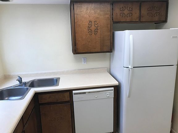 5th image of 1701 Hiawatha Dr NE #B