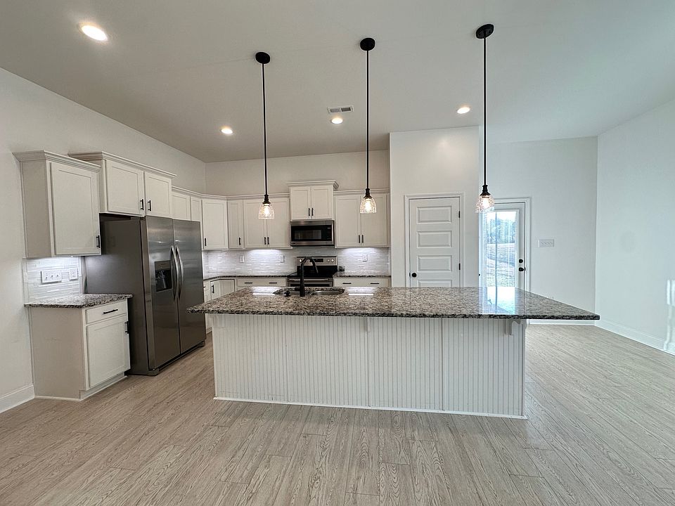 1st image of 138 Gardencove Cir