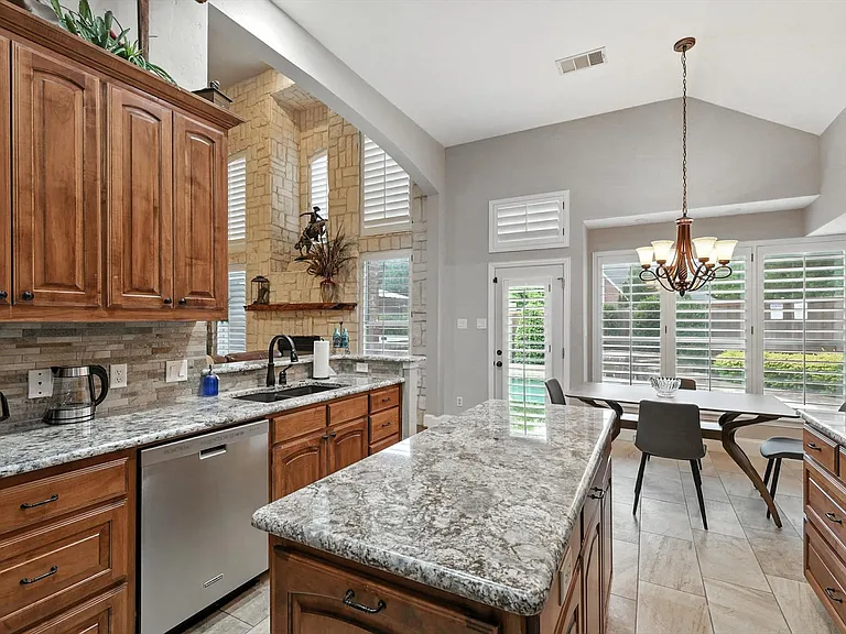 2303 Chapelwood Dr — Photo 12