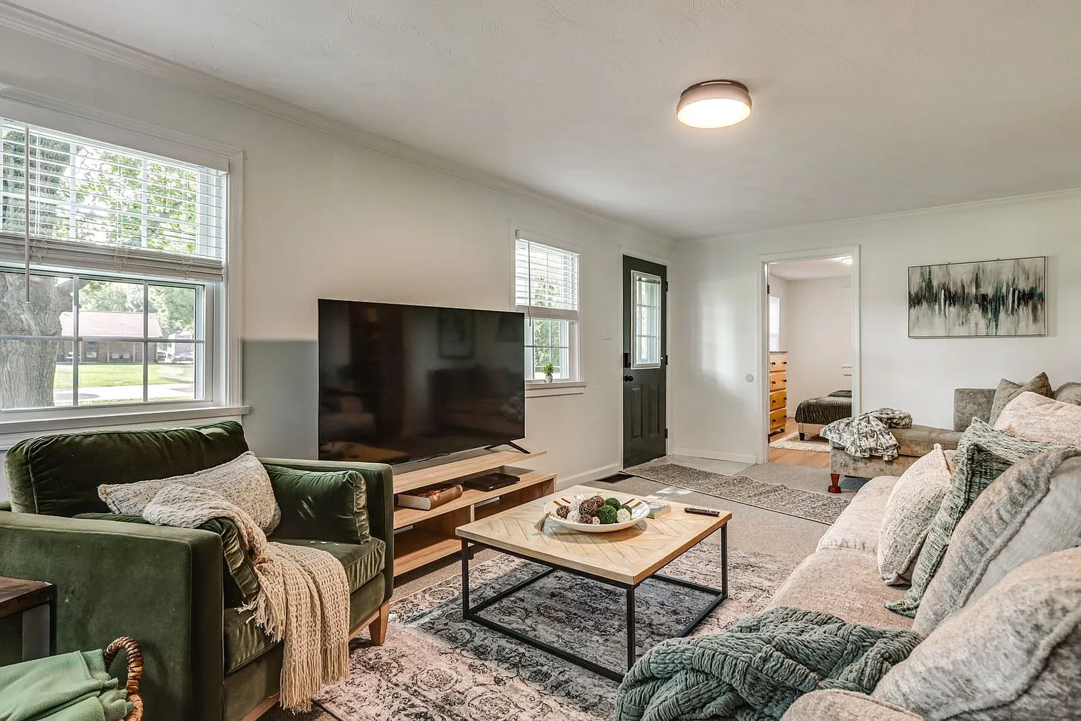 3 bed, 1.0 bath, 1636 sqft, $3,612 — Photo 1