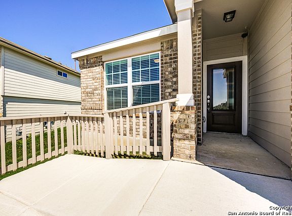 3rd image of 927 Watson Way