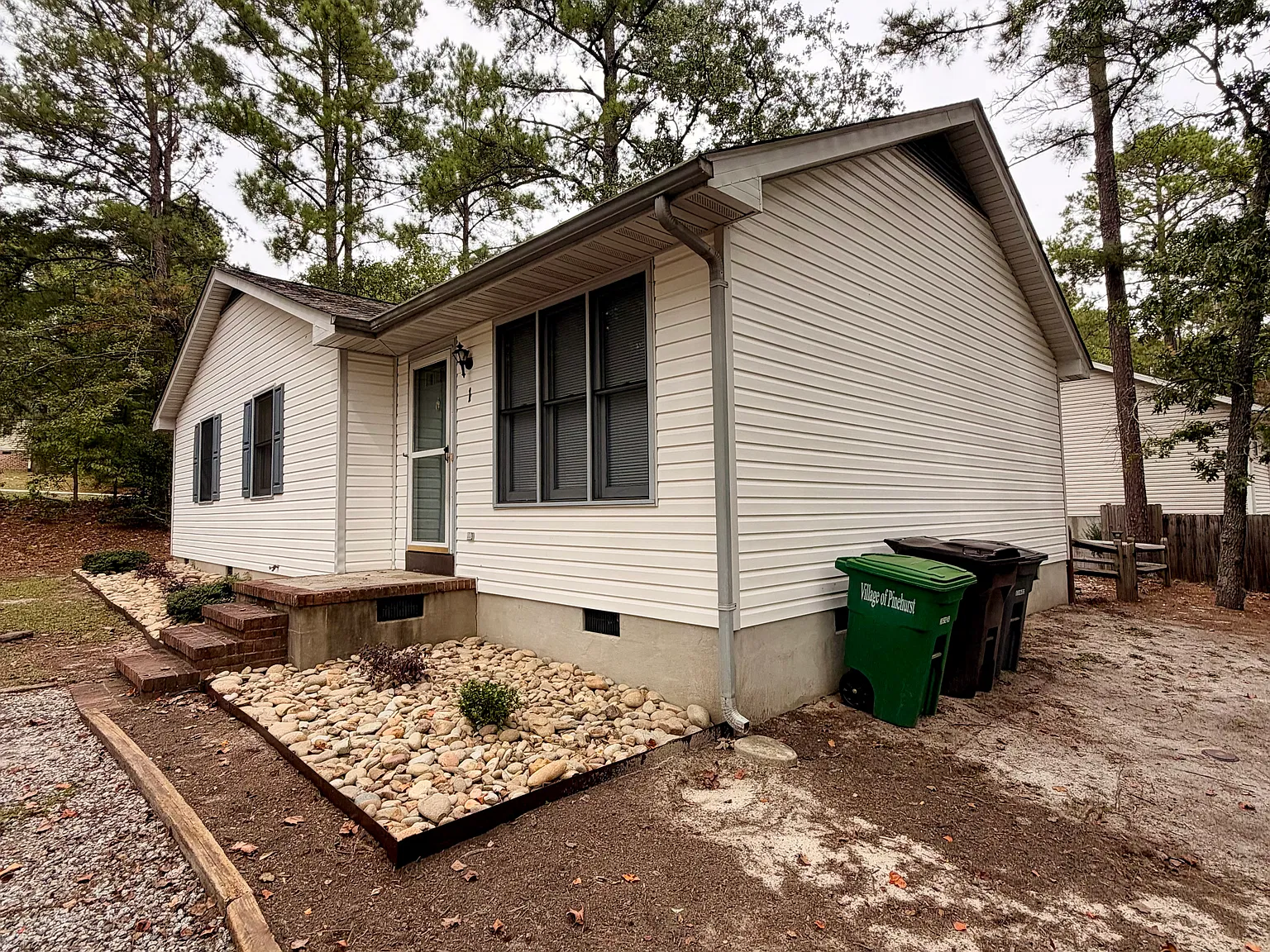 3 bed, 1200 sqft, $1,650 — Photo 3