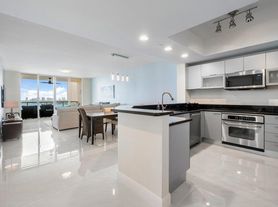 2650 Lake Shore Dr