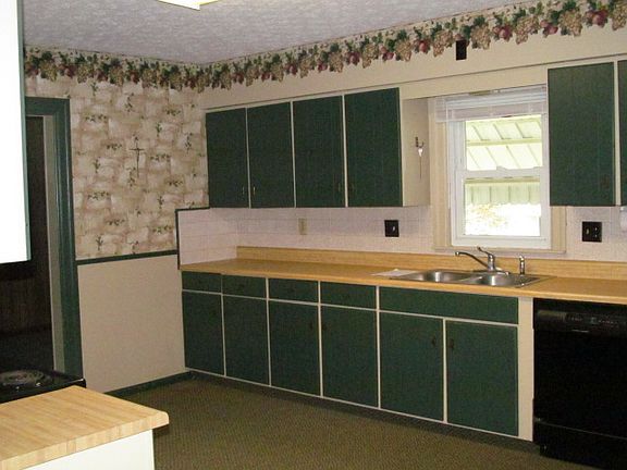 5th image of 126 Clarenden St