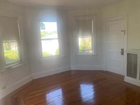 78 Orchard St Floor 2, Cranston, RI 02910