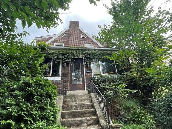 4th image of 2008 Locust St