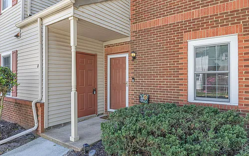 889 Gas Light Ln Photo 1