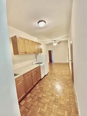 5th image of 321 E 85th St APT 3