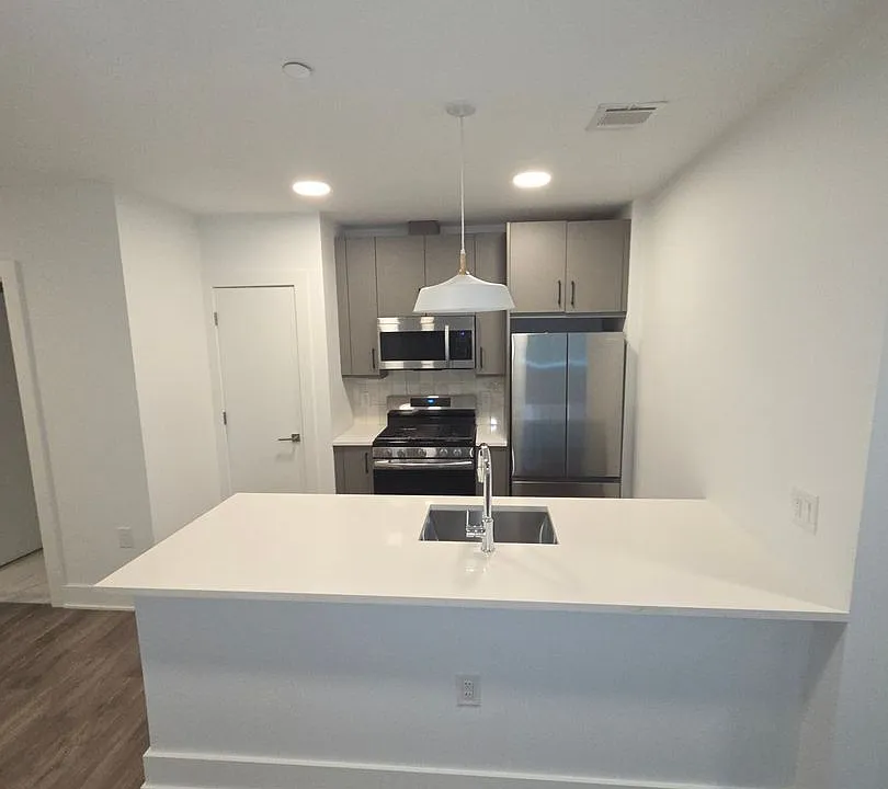 046 - 400 NEWARK REALTY LLC