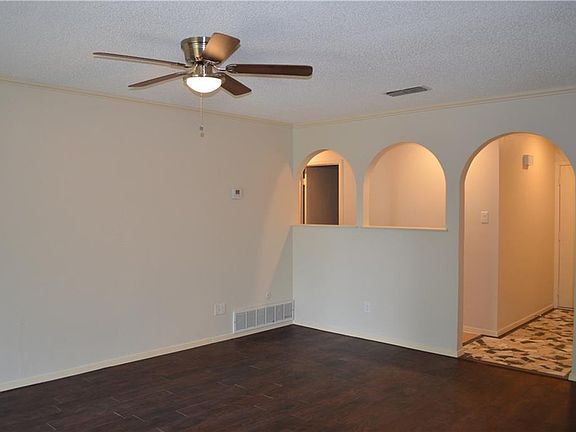 5th image of 444 NW Jayellen Ave