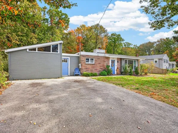 61 Damon Ave, Holbrook, MA 02343