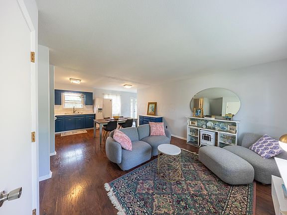3rd image of 439 Baywood Pl