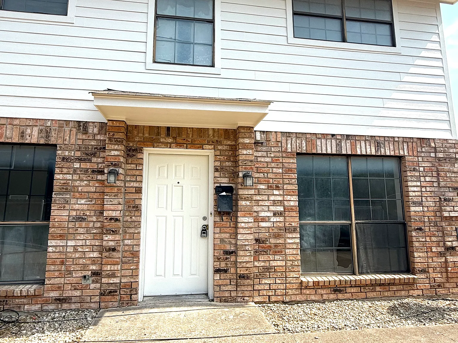 2 bed, 1145 sqft, $1,250 — Photo 1
