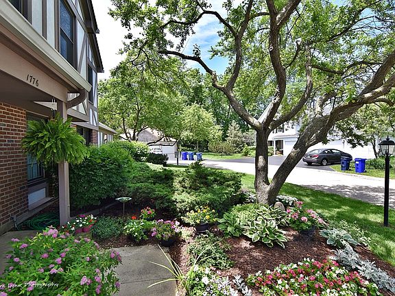 2nd image of 1776 Grosvenor Cir Unit C