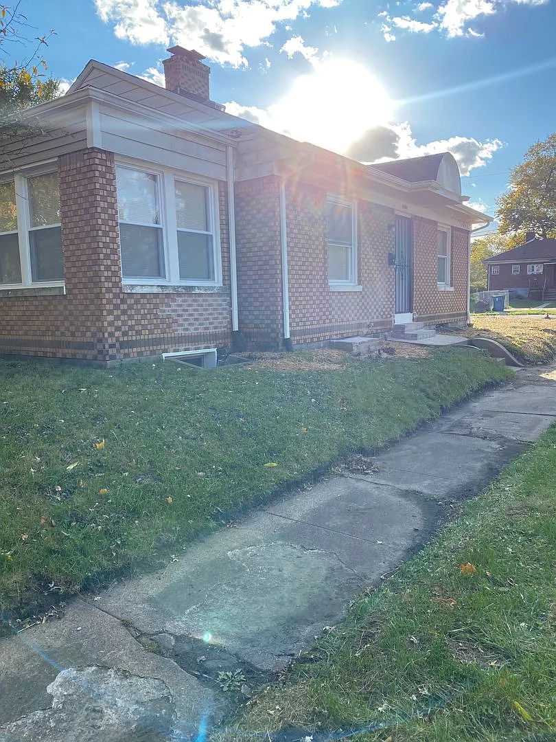 Section 8 Accepted 2 Bedroom Brick Home — Photo 2