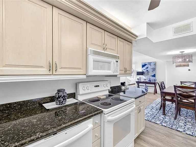 4001 Gulf Shore Blvd N #105 — Photo 9