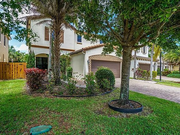 3rd image of 3817 Aspen Leaf Dr