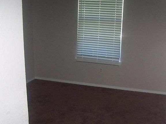 4th image of 231 N Valley Dr