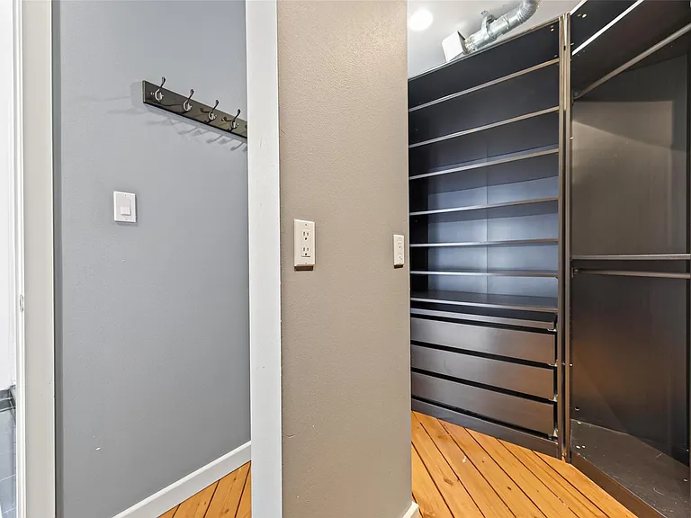 708 W Clay St — Photo 28