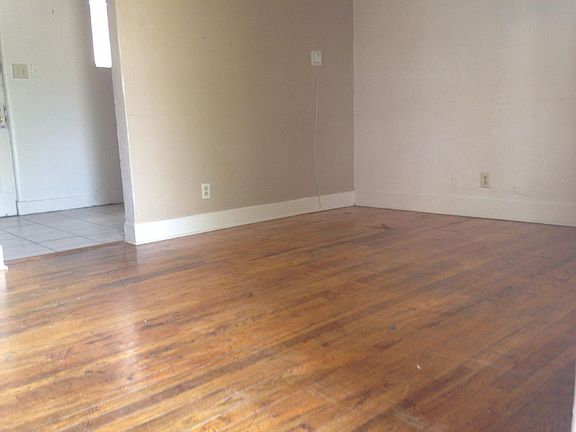 3rd image of 124 Aliso Dr NE