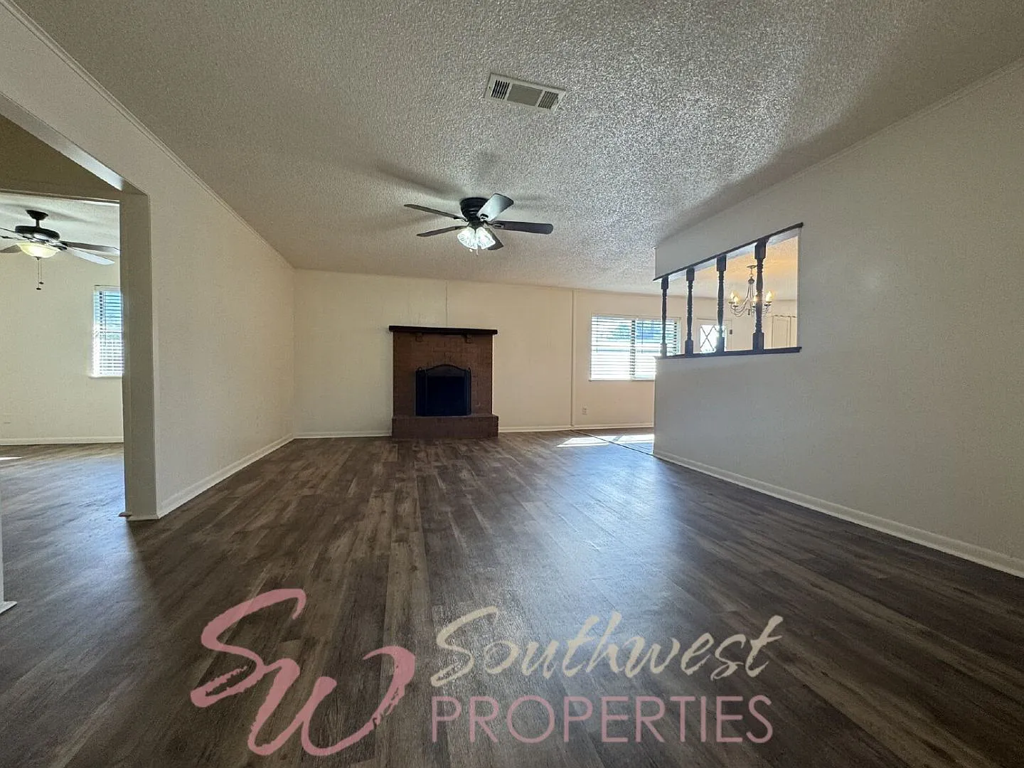 3 bed, 2.0 bath, 1655 sqft, $2,100 — Photo 2
