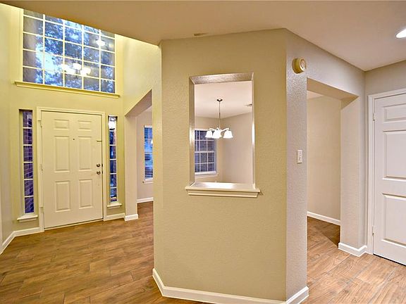 3rd image of 808 Woodhollow Ln