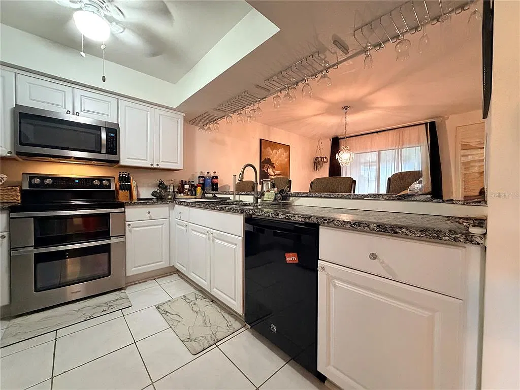 3 bed, 2.5 bath, 1510 sqft, $2,200 — Photo 3